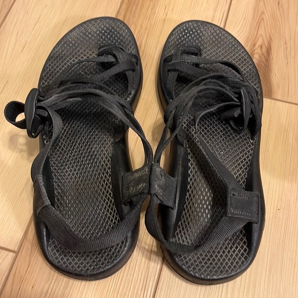 Chaco double strap sandal black in size 9 - Picture 1 of 4